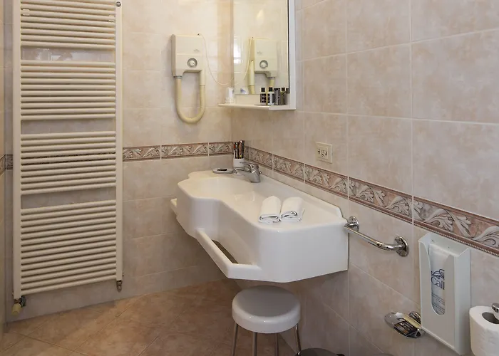 Falco D'oro By Falco D'oro 托莱